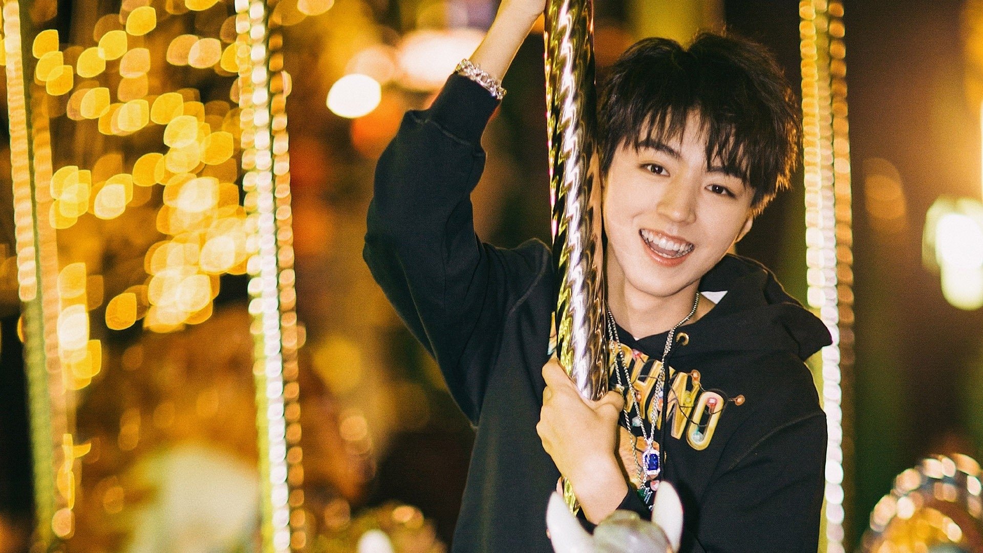 开云全站-_足球飞行模拟：未来足球场的新探索_，足球模拟比赛